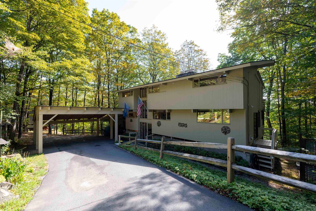 1877 Willard Road, Hartford, VT 05059