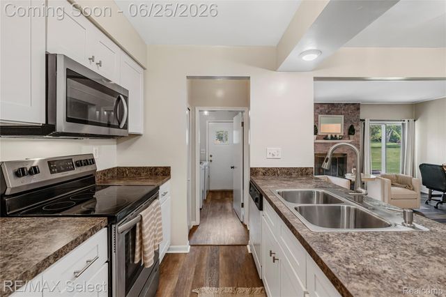 13031 Lockmoor Drive, Grand Blanc, MI 48439