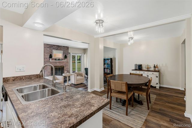13031 Lockmoor Drive, Grand Blanc, MI 48439