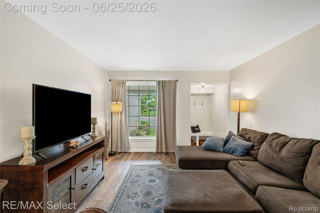 13031 Lockmoor Drive, Grand Blanc, MI 48439