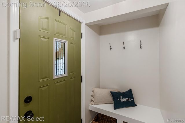 13031 Lockmoor Drive, Grand Blanc, MI 48439