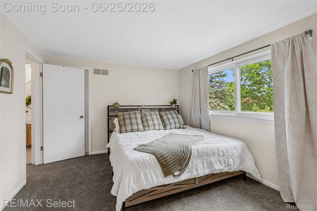 13031 Lockmoor Drive, Grand Blanc, MI 48439