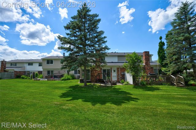 13031 Lockmoor Drive, Grand Blanc, MI 48439