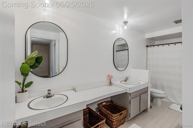 13031 Lockmoor Drive, Grand Blanc, MI 48439