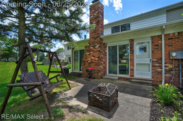 13031 Lockmoor Drive, Grand Blanc, MI 48439
