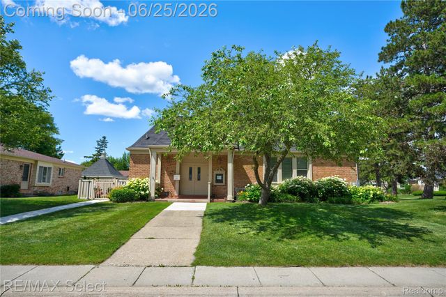 13031 Lockmoor Drive, Grand Blanc, MI 48439