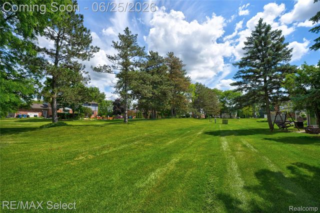 13031 Lockmoor Drive, Grand Blanc, MI 48439