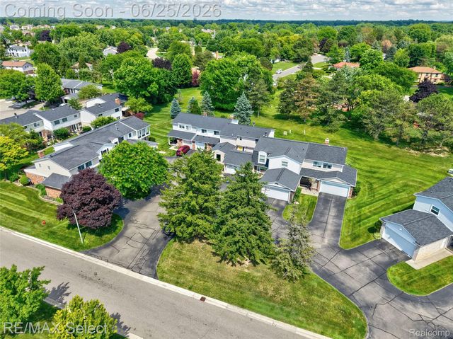 13031 Lockmoor Drive, Grand Blanc, MI 48439