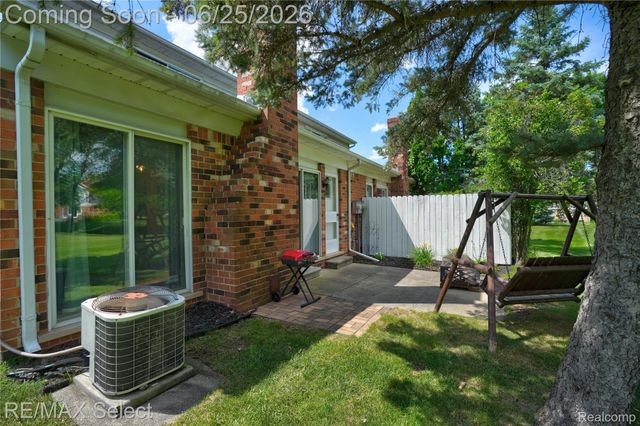 13031 Lockmoor Drive, Grand Blanc, MI 48439