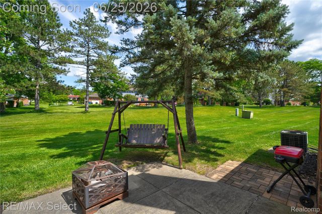 13031 Lockmoor Drive, Grand Blanc, MI 48439
