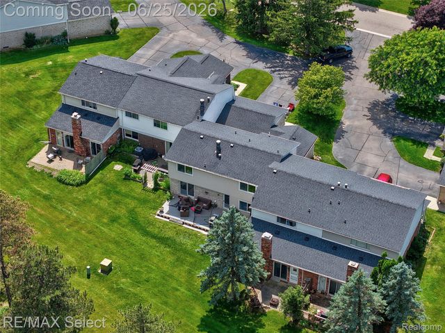13031 Lockmoor Drive, Grand Blanc, MI 48439