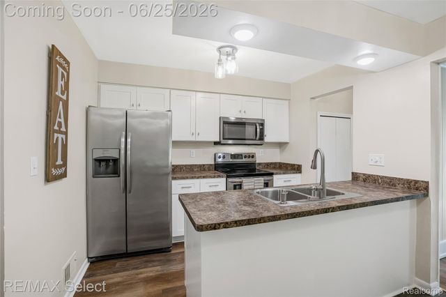 13031 Lockmoor Drive, Grand Blanc, MI 48439