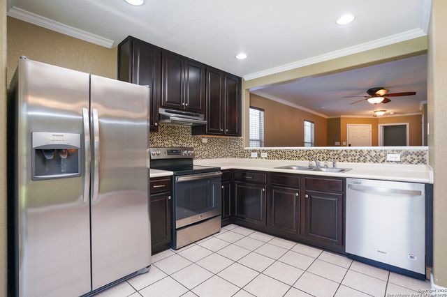 631 Sanderling, San Antonio, TX 78245