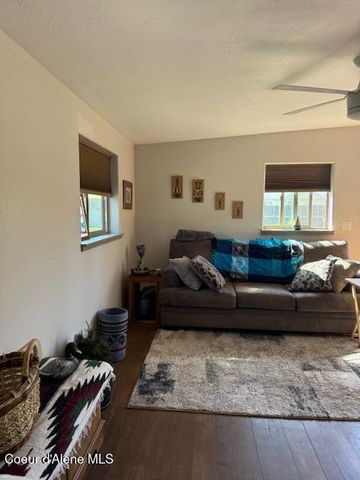 907 Ruth Ave, Sandpoint, ID 83864