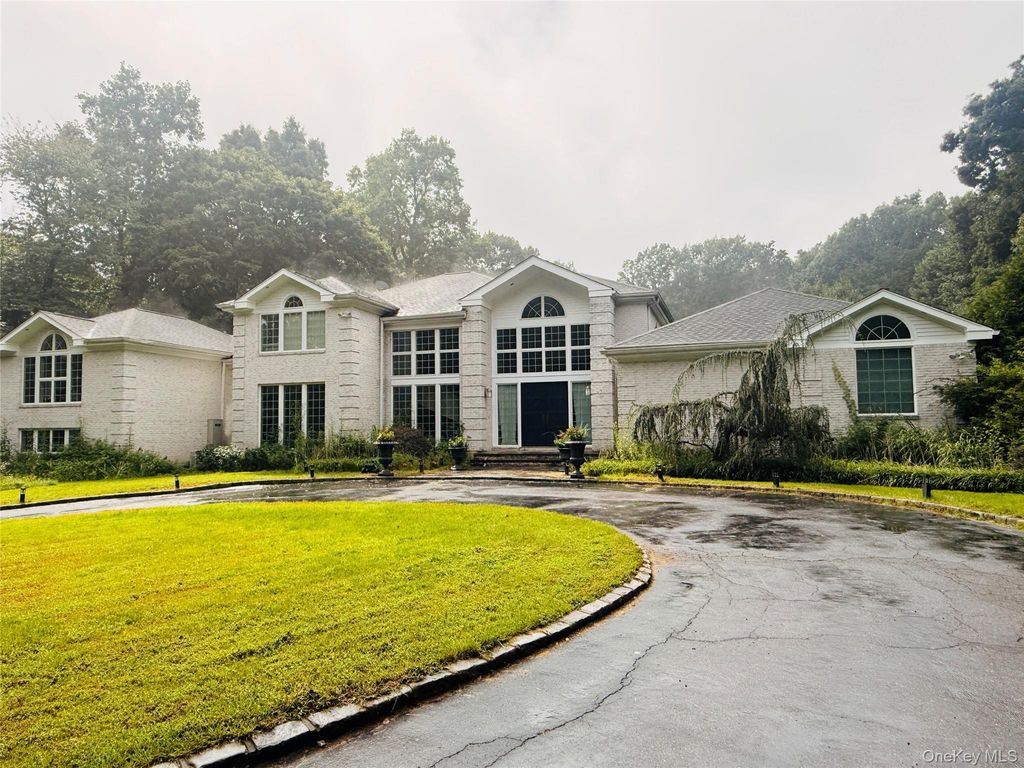 22 Evans Drive, Glen Head, NY 11545 — photo 2