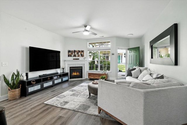 8615 S Stratford ROAD, Oak Creek, WI 53154