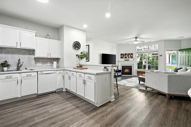 8615 S Stratford ROAD, Oak Creek, WI 53154
