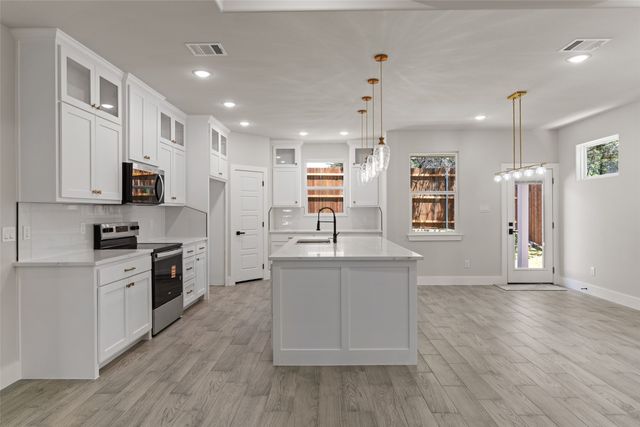 5601 San Jacinto Drive, Granbury, TX 76048