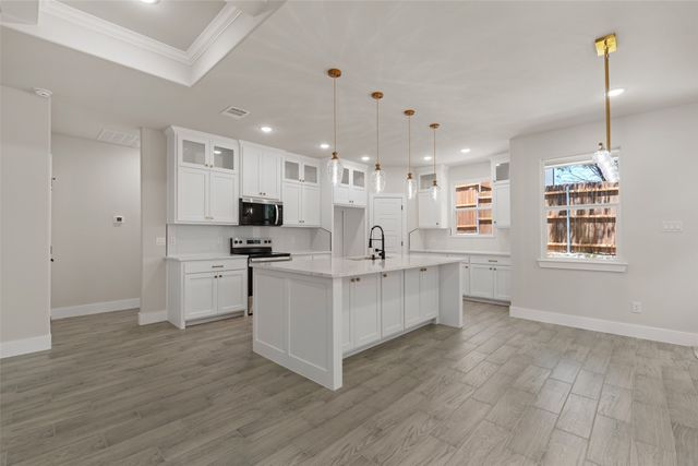 5601 San Jacinto Drive, Granbury, TX 76048