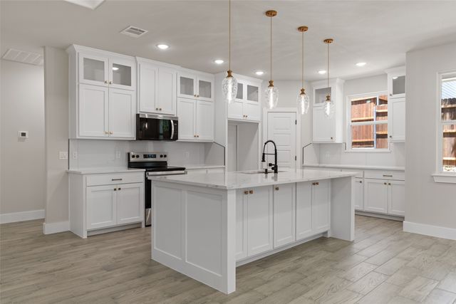 5601 San Jacinto Drive, Granbury, TX 76048
