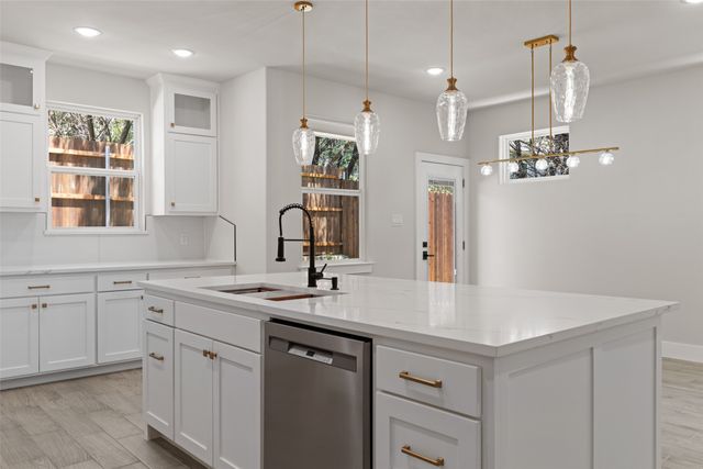 5601 San Jacinto Drive, Granbury, TX 76048