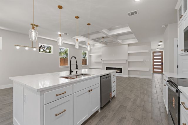 5601 San Jacinto Drive, Granbury, TX 76048