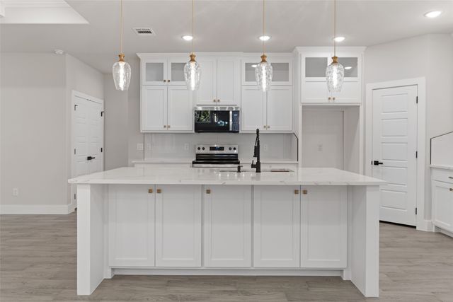 5601 San Jacinto Drive, Granbury, TX 76048