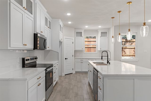5601 San Jacinto Drive, Granbury, TX 76048