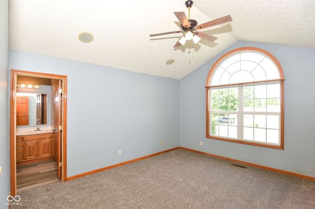 567 West Street, Whiteland, IN 46184