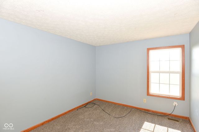 567 West Street, Whiteland, IN 46184