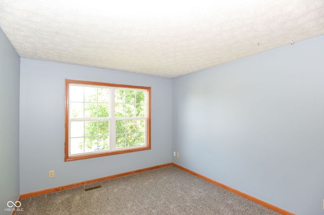 567 West Street, Whiteland, IN 46184