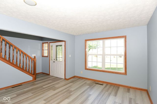 567 West Street, Whiteland, IN 46184
