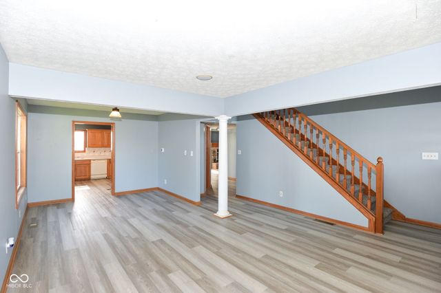 567 West Street, Whiteland, IN 46184