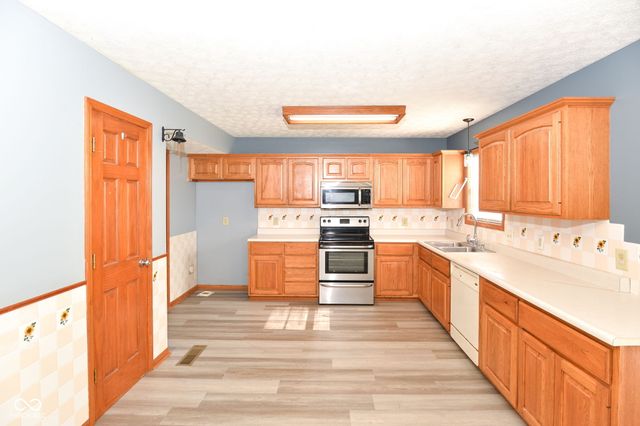 567 West Street, Whiteland, IN 46184