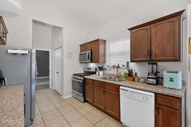 192 VIA BELLA Place, El Paso, TX 79928