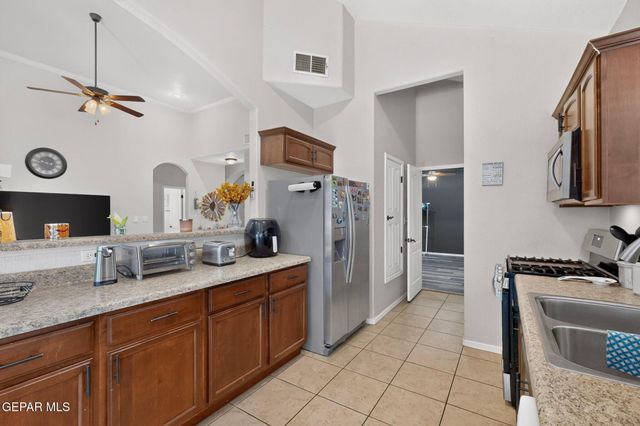 192 VIA BELLA Place, El Paso, TX 79928