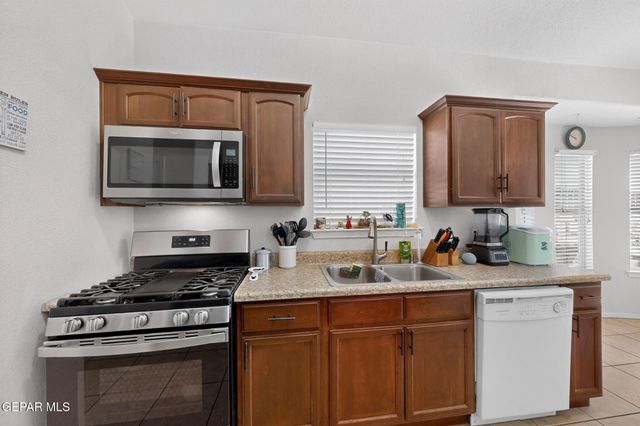 192 VIA BELLA Place, El Paso, TX 79928