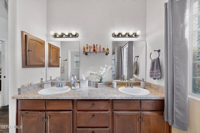192 VIA BELLA Place, El Paso, TX 79928