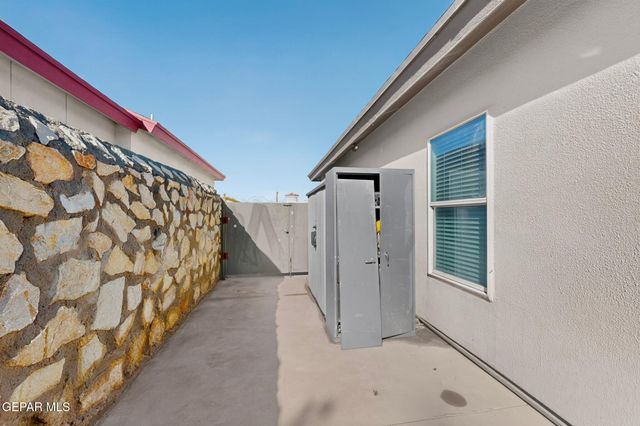 192 VIA BELLA Place, El Paso, TX 79928