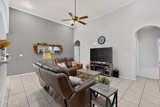 192 VIA BELLA Place, El Paso, TX 79928