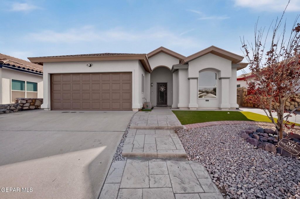 192 VIA BELLA Place, El Paso, TX 79928