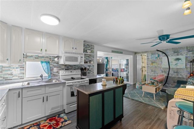 43 Enchanting BLVD # E43, Naples, FL 34112