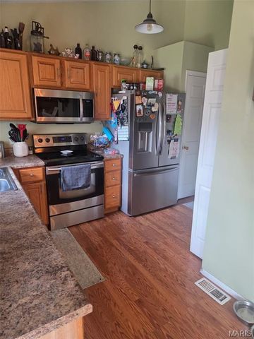 10 Santa Fe Trail Court, St Peters, MO 63376