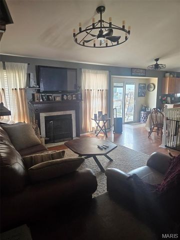 10 Santa Fe Trail Court, St Peters, MO 63376