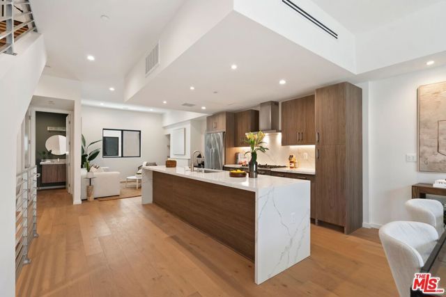 3803 S Verona Court, Los Angeles, CA 90066