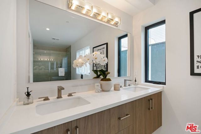 3803 S Verona Court, Los Angeles, CA 90066