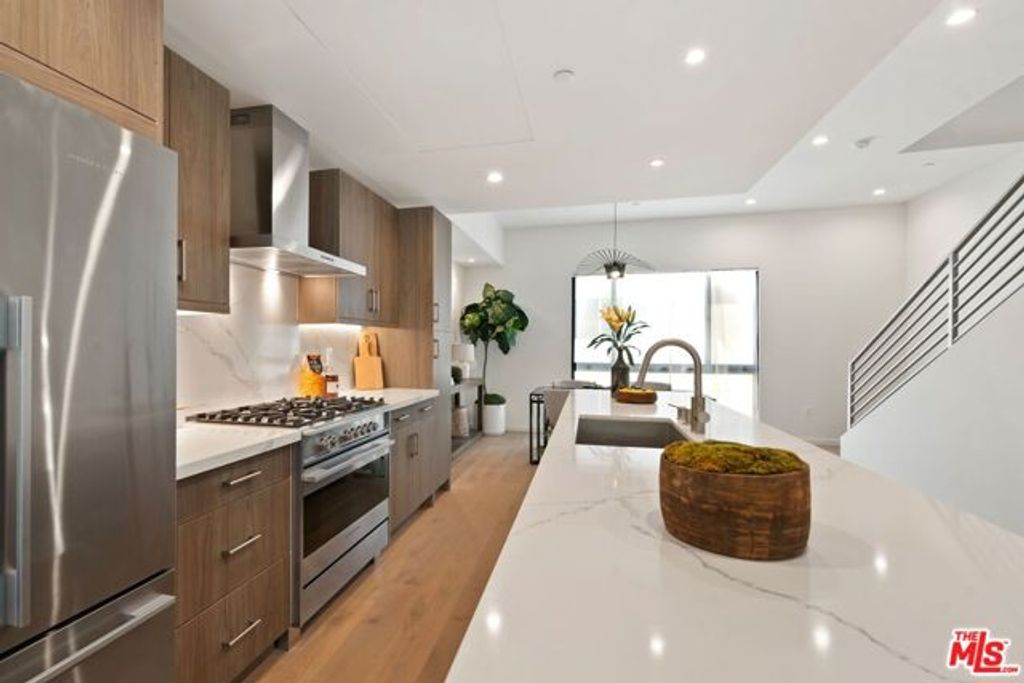 3803 S Verona Court, Los Angeles, CA 90066