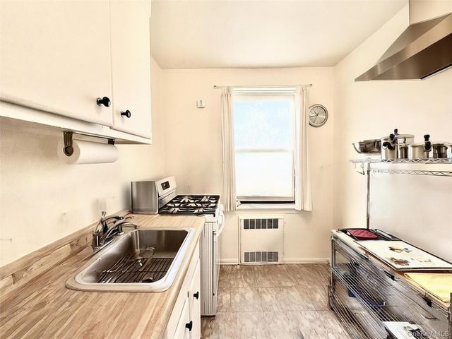 141-10 25 Road 2F, Flushing, NY 11354