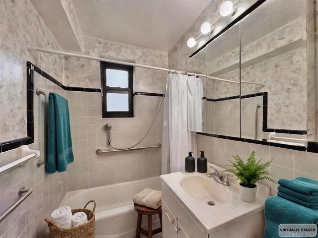 141-10 25 Road 2F, Flushing, NY 11354