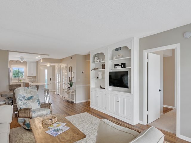 4049 Ocean Drive 204, Vero Beach, FL 32963